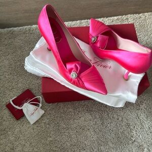 New Roger Vivier Lavalliere Satin Pump in fuchsia